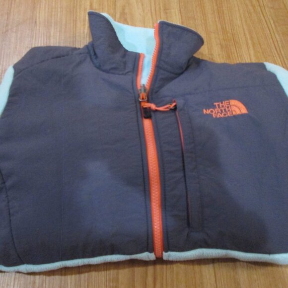 The North Face Medium Fleece Zippered jacket women's light winter coat - Picture 4 of 5
